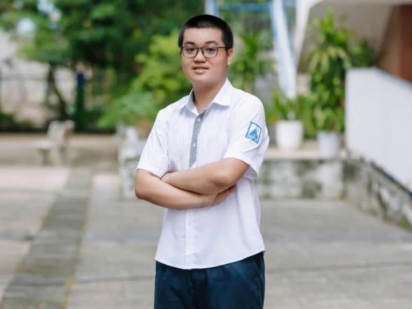 Nam sinh trở thành thủ khoa thi lớp 10 Hà Nội với 48,5 điểm