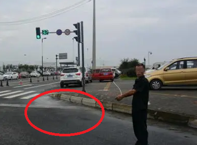 Truy bắt kẻ cướp cả đêm, cảnh sát chết lặng với đoạn camera thu được: Nạn nhân 'gạt nước mắt' khai sự thật!