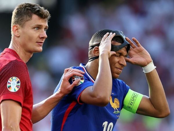 Mbappe phải đổi mặt nạ trước trận Pháp vs Bỉ, vòng 1/8 EURO 2024