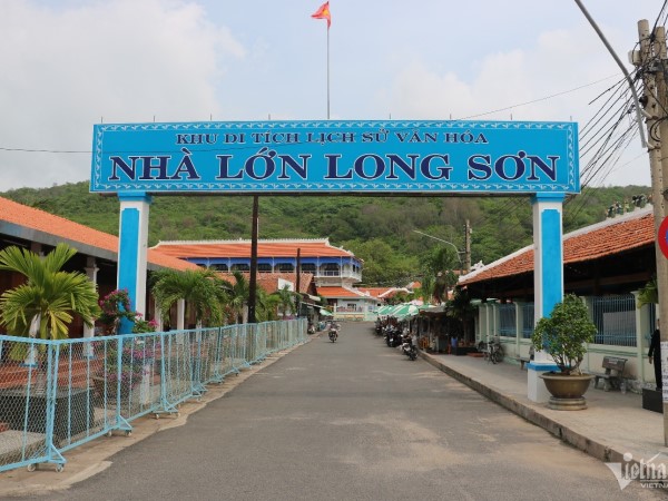 Chuyện kỳ lạ ở nơi người Việt mặc áo đen, tóc búi củ tỏi