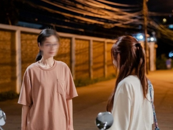 Cô bạn thân giàu có, 'lên hương' khi lấy chồng giám đốc, giờ đây lại đi làm giúp việc: 'Nhà mình còn nợ 20 tỷ nữa'