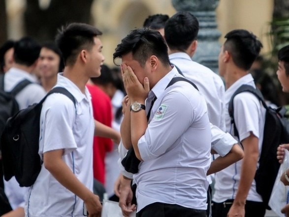 Phụ huynh Hà Nội buồn bã vì con thi lớp 10 được... 43,5 điểm, nghe lý do ai cũng phải cảm thán: Chuyện thi cử, không thể nói trước được!