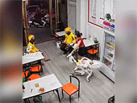 Hàng loạt shipper vào mua hàng, nhưng hành động giúp chủ quán sau đó khiến nhiều người chú ý