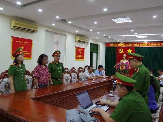 Một nữ phó giám đốc Sở Tài chính bị bắt