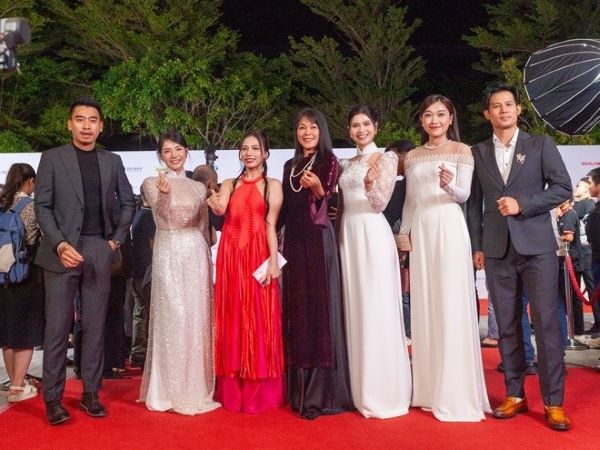 Thảm đỏ khai mạc LHP Châu Á Đà Nẵng: Dàn sao Lật Mặt 7 đổ bộ, Jeon So Min (Running Man) đọ sắc với hội mỹ nhân Việt