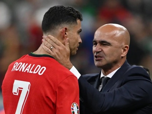 Dietmar Hamann: Ronaldo khóc vì chỉ biết nghĩ cho bản thân