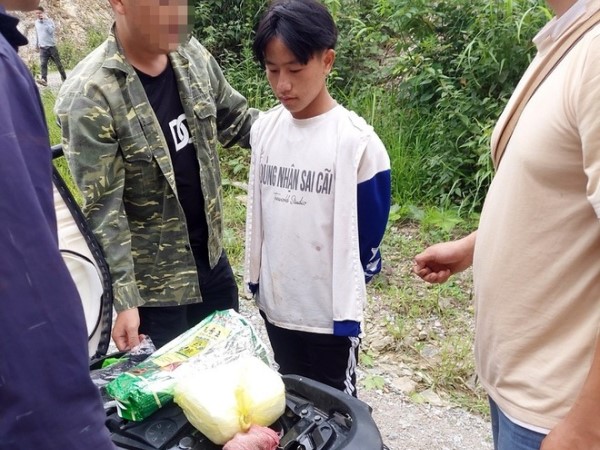 Bắt giữ thanh niên 17 tuổi vận chuyển thuê 1kg ma túy để lấy tiền công 5 triệu đồng