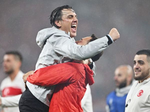 Thổ Nhĩ Kỳ thắng Áo nghẹt thở: Montella gây sốc cho Rangnick như thế nào