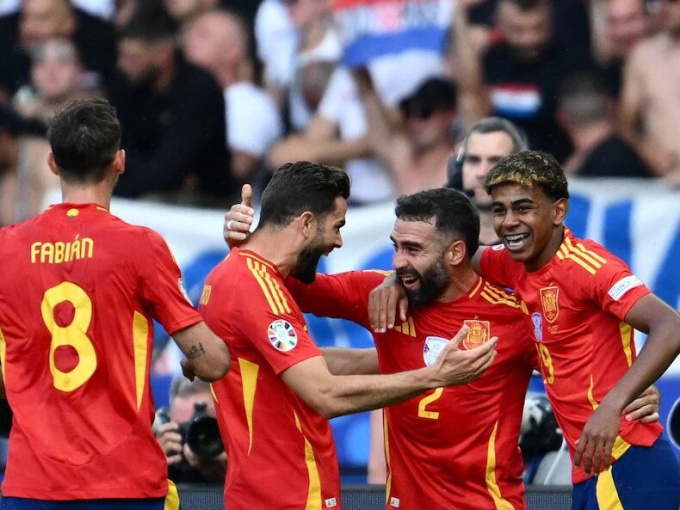 Xác định 4 cặp đấu tứ kết EURO 2024