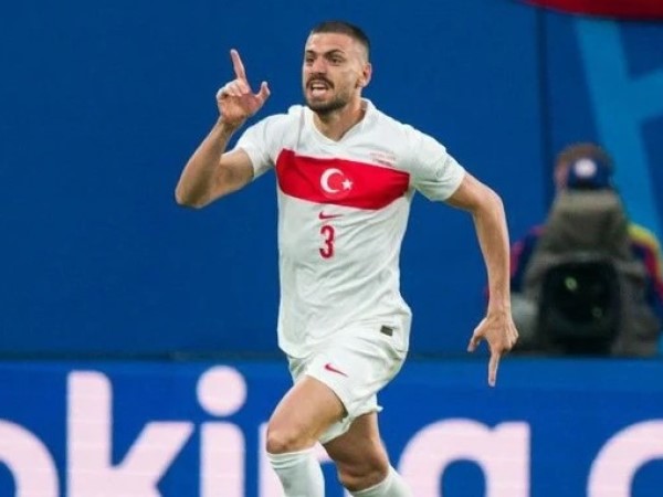 UEFA điều tra cách cầu thủ Thổ Nhĩ Kỳ ăn mừng bàn thắng