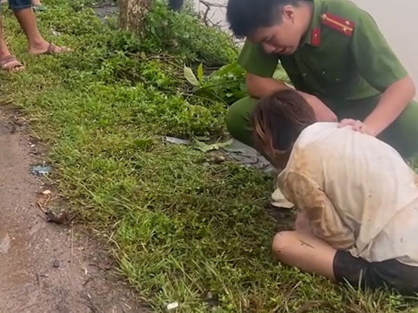 Cô gái có biểu hiện không bình thường, liên tục hỏi 'chồng của tôi là ai'