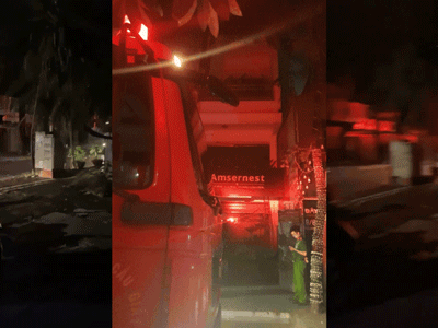Hà Nội: Cháy nhà cao tầng trong ngõ Trần Duy Hưng