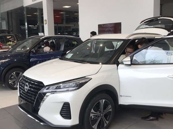 Đại lý ô tô cắt giảm hoa hồng, bán lỗ vẫn khó đẩy xe tồn đời 2023