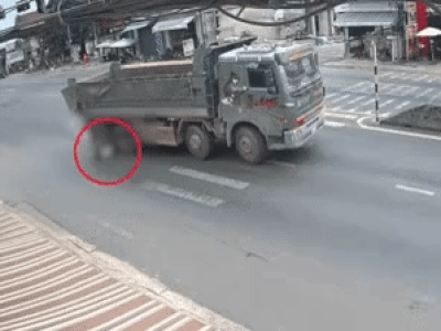 Nữ sinh bị xe ben cán 2 lần ở Quảng Trị: Góc camera hé lộ diễn biến thương tâm