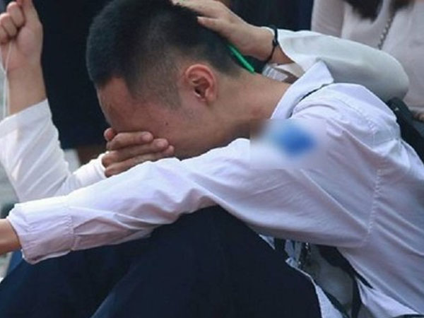 Nhờ cô giáo tra điểm thi lớp 10 giúp, mẹ Hà Nội bức xúc vì cô 'thiếu tế nhị' khiến con bị chế giễu: Đọc xong không biết bênh ai