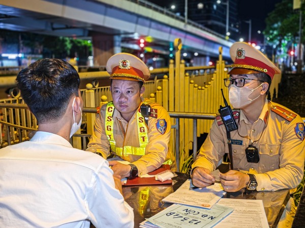 Tài xế có thể bị tước bằng lái trên VNeID khi vi phạm giao thông