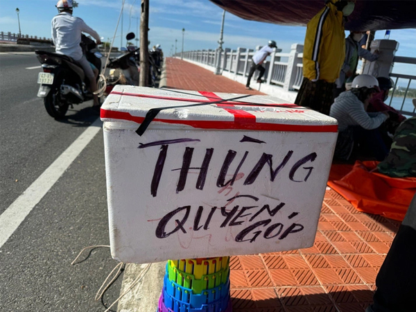 Tìm thấy thi thể người cha trong vụ ôm con gái 9 tháng tuổi nhảy cầu giữa đêm