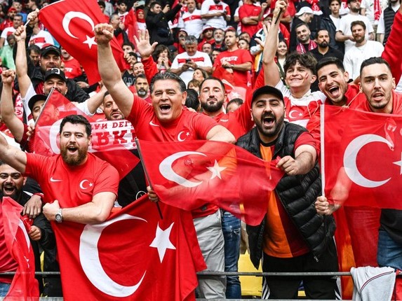 200.000 CĐV Thổ Nhĩ Kỳ khiến cảnh sát Đức lo lắng trước thềm tứ kết EURO 2024