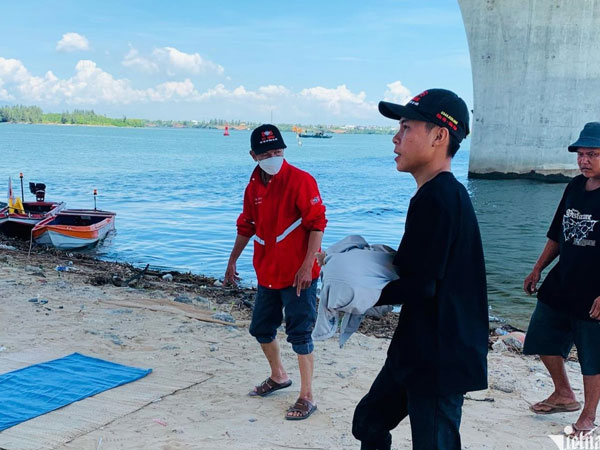 Tìm thấy thi thể bé gái 1 tuổi trong vụ cha ôm con nhảy cầu Cửa Đại