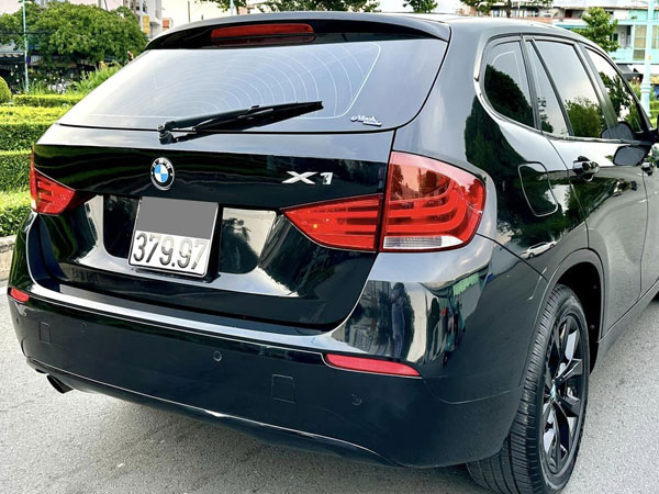 Có 300 triệu thích 'chơi' BMW X1 thì đây là một lựa chọn: Chạy hơn 6.700km/tháng, đã độ màn hình, cần số