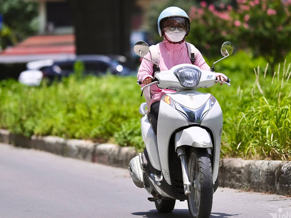 Miền Bắc bắt đầu vào đợt nắng nóng 'đổ lửa', Nam Bộ mưa liên tiếp