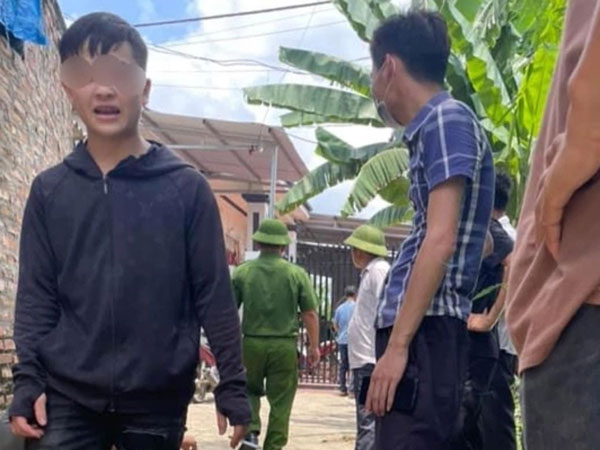 Cô gái 22 tuổi nghi bị bạn trai của mẹ đâm tử vong
