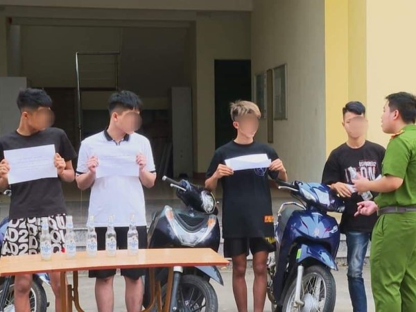 14 đối tượng ở Phú Thọ vô cớ cầm dao dồn đánh 3 thanh niên quê Sơn La
