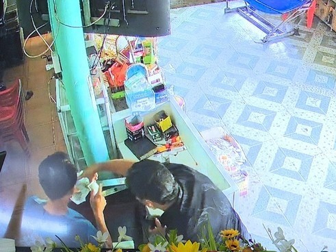 Hai người đàn ông Iran 'thôi miên' rồi trộm cắp ở Quảng Bình