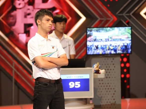 Chung kết năm Olympia từng xuất hiện một màn 'chưa từng có tiền lệ&', đưa thẳng nam sinh xứ Huế lên top hot search