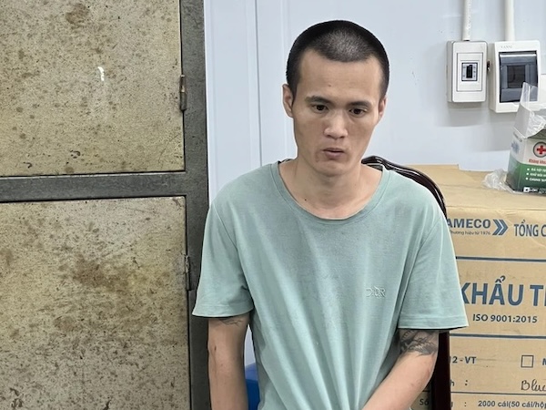 Bắt khẩn cấp nam thanh niên lao vào nhà họ hàng, đâm 2 cháu bé thương vong