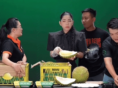 Phía Quang Linh Vlogs tạm dừng nhận livestream bán sầu riêng giữa ồn ào với O Huyền Sầu Riêng