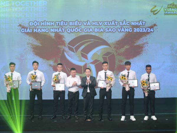 Lễ trao giải V-League Awards 2024: Rafaelson lập 'hat-trick' giải thưởng