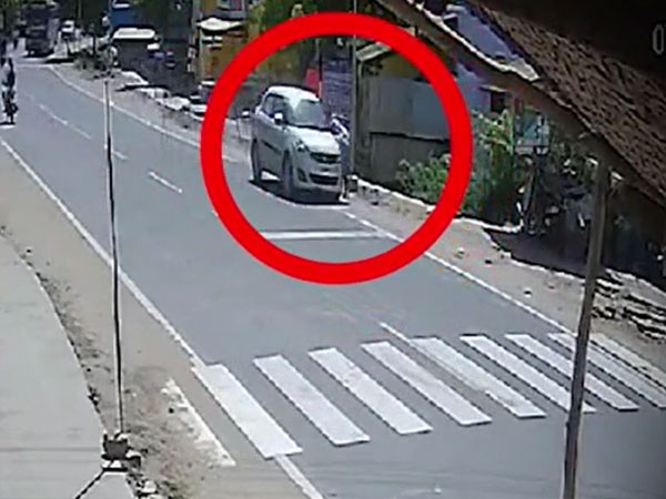 Video: Ô tô lao vun vút trên đường, húc văng người phụ nữ hơn 6m