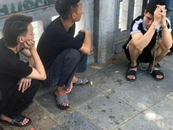 Hà Nội: Ngang nhiên đánh người đi đường vì trông 'ngứa mắt'