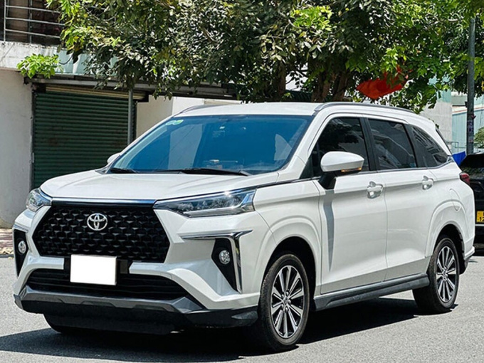 Toyota Veloz Cross 2024 chạy 25 km bán 620 triệu có phải món hời?