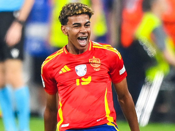 Lamine Yamal và tuổi 16 diệu kỳ: Được ví như Messi, phá kỷ lục của Ronaldo, đi con đường giống Pele