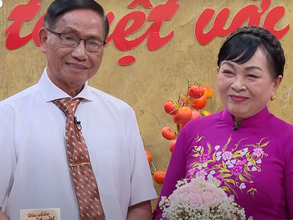 Cụ ông 80 tuổi tán đổ cụ bà qua mạng, hẹn hò được 2 tuần đã dẫn nhau 'lên phường'