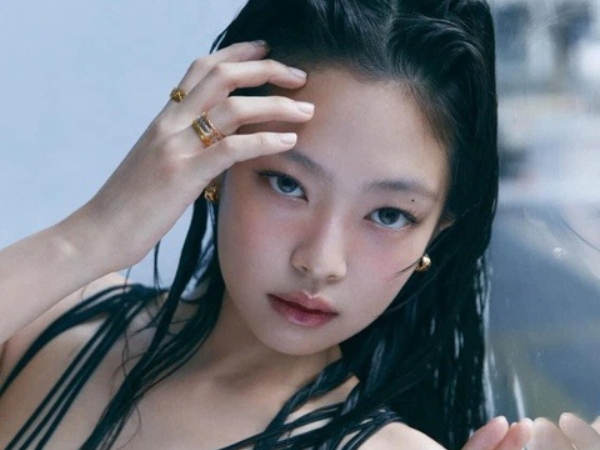 Nhân viên có mặt ở hiện trường hé lộ tình tiết xoay chuyển scandal Jennie hút thuốc