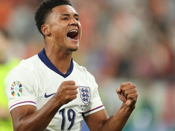 Ollie Watkins khẳng định chuyện khó tin: Tự 'tiên tri' Palmer kiến tạo cho mình lập công