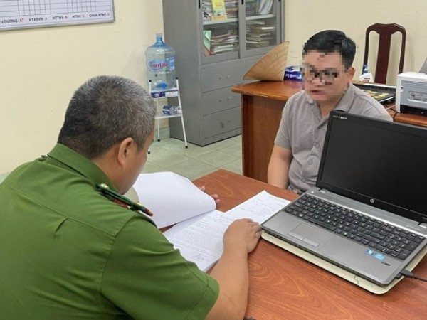 Công an làm việc với tài xế ô tô đánh người tới tấp