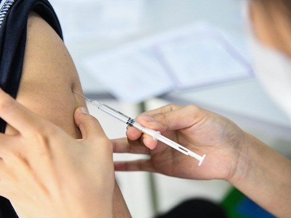 Người dân đổ xô đi tiêm vắc xin bạch hầu, Bộ Y tế khuyến cáo gì?