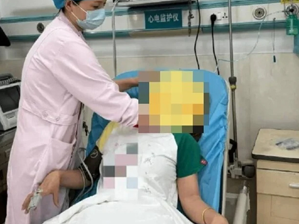 Mẹ lên cơn co giật, khó thở, liệt tứ chi trong lúc kèm con học tại nhà