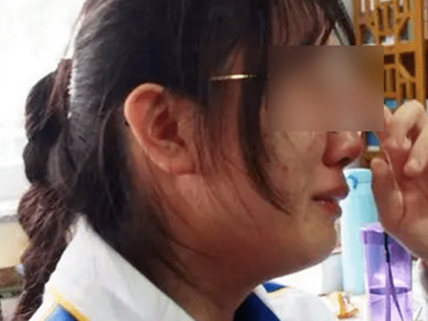 Con báo được điểm cao, cha mở tiệc ăn mừng: Điểm thật trả về không đủ đỗ ĐH, gia đình liền đâm đơn kiện