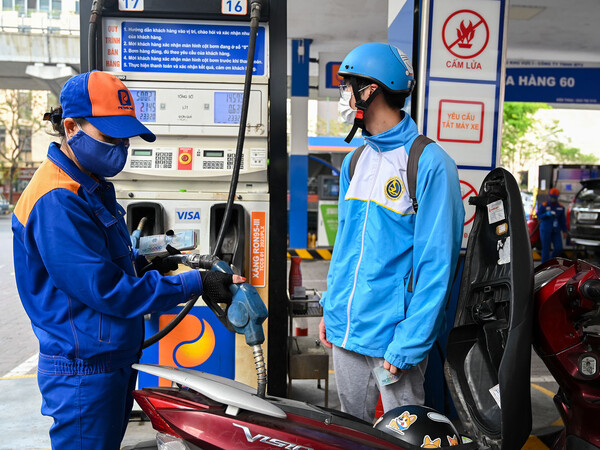 Vì sao xăng quay đầu giảm sau 4 lần tăng liên tiếp?