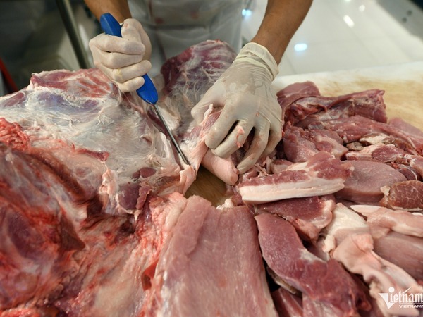 Thịt lợn tăng giá mạnh, có loại vọt lên 300.000 đồng/kg