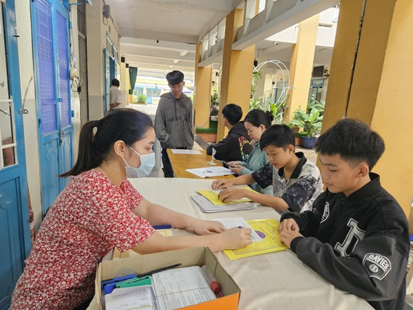 Tuyển sinh lớp 10: Trung tâm giáo dục thường xuyên cũng hết chỉ tiêu