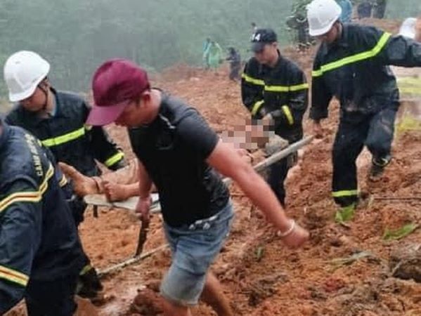 Sạt lở đất vùi lấp xe khách ở Hà Giang: Các nạn nhân gặp nạn khi xuống đẩy xe