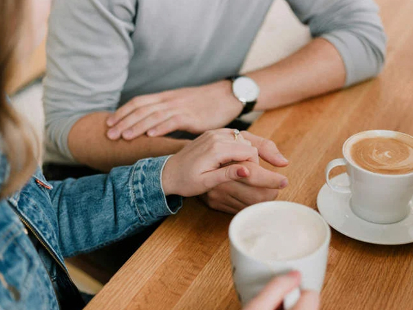 Bị bắt vì gọi điện nhờ cảnh sát giúp chia tay người bạn trai quen qua mạng