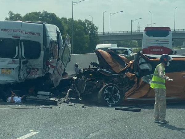Nhóm tài xế cãi nhau 5 phút ở làn 120km/h trước tai nạn liên hoàn trên cao tốc