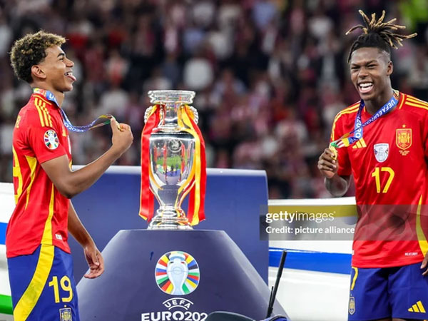 Chấm điểm Chung kết Euro: Sao Man Utd bất ngờ 'thọt', Tây Ban Nha sống bằng cặp cánh trẻ nhất đội!